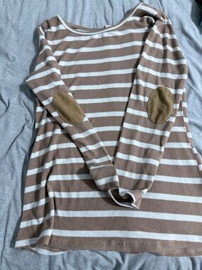 Striped Long-Sleeve Women’s Top with Elbow Patches and back buttons. Brown/White